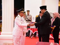 Gubernur Gusnar Ismail Lantik Bupati – Wakil Bupati Gorontalo Utara