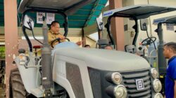 Gubernur Gusnar Serahkan Bantuan Alat Pertanian untuk Petani Gorontalo