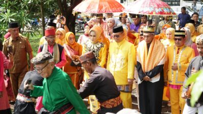 Bupati Gorontalo Utara Ikuti Prosesi Adat Moloopu, Siap Jalankan Tugas Pemerintah