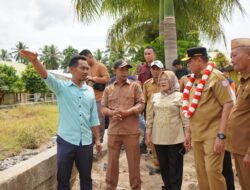 Tinjau Lokasi Bencana Banjir SMK 1 Wonosari, Gubernur Gusnar: Tanggul dan Sekolah Kita Benahi