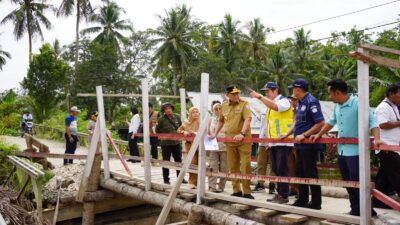 Gubernur Gusnar : Cepat Perbaiki Infrastruktur Jalan dan Jembatan di Wonosari