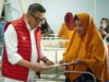 Wawali Indra Serahkan Hadiah untuk Dua Bayi yang Lahir 17 Agustus di RSAS
