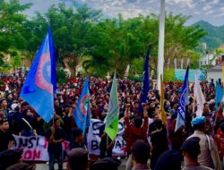 Breaking News: Ribuan Mahasiswa Geruduk Rudis Gubernur Gorontalo, Tolak Kenaikan Tunjangan DPR