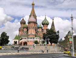 Saat Kepala Elang Rusia Condong ke Selatan dan Timur, Dia Haus Dialog