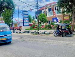 Jalan Rusak di Depan Kantor SAMSAT Kota Gorontalo Dikeluhkan Pengendara