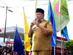 Gusnar Ismail Redam Demo dengan Keterbukaan dan Tanda Tangan Petisi Damai