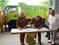 Wagub Idah Syahidah Serahkan Bantuan Truk Sampah, Wujudkan Aspirasi Rusli Habibie untuk Gorontalo
