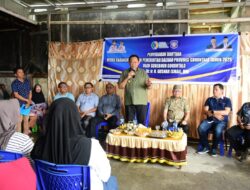 Gusnar Ismail Serahkan Bantuan Beras CPP Daerah di Kabupaten Gorontalo