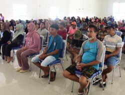 Pemprov Gorontalo Salurkan Bantuan Pangan di Bone Pantai