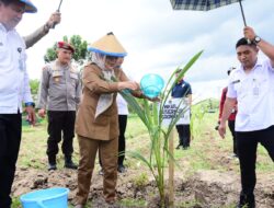 Wagub Idah Syaidah Ikut Serta Dalam Kegiatan Menanam Pohon Kelapa di Lapas Perempuan