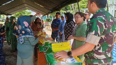 HUT ke-80 TNI, Warga Gorut Nikmati Sembako Murah hingga Pemeriksaan Kesehatan