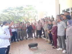 Aksi di Gorut Nyaris Ricuh, Massa dan Keluarga Aleg Sempat Terlibat Ketegangan