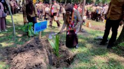 Idah Syahidah Tanam Pohon Kelapa di Peran Saka Nasional: Pramuka Harus Jadi Generasi yang Bermanfaat