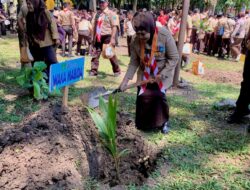 Idah Syahidah Tanam Pohon Kelapa di Peran Saka Nasional: Pramuka Harus Jadi Generasi yang Bermanfaat