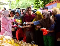 Jelang Nataru, Warga Gorontalo Serbu Pasar Murah Bersubsidi