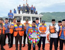 Wali Kota Gorontalo Pimpin Tabur Bunga di Laut Peringati HUT ke-54 KORPRI