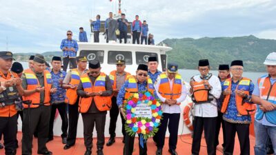 Wali Kota Gorontalo Pimpin Tabur Bunga di Laut Peringati HUT ke-54 KORPRI