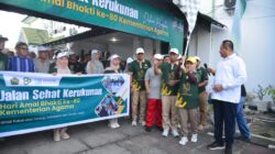 Gusnar Ismail Bersama Idah Syaidah Lepas Jalan Sehat HAB Ke-80 Kemenag