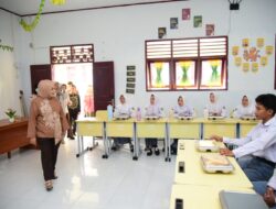 Pastikan Distribusi Makan Bergizi Gratis Lancar, Wagub Idah Sambangi SMAN 1 Batudaa Pantai