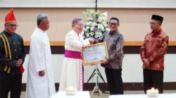 Wujudkan Gorontalo Toleran, Wali Kota Adhan dan Wawali Indra Terima Penghargaan dari Paroki