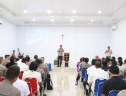 Wakapolda Gorontalo dan PJU Ikuti Binrohtal Kristen untuk Perkuat Iman dan Takwa
