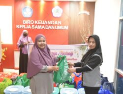 BKKU UNG Salurkan Puluhan Paket Sembako untuk Pegawai dan Warga