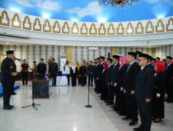 Lanjutkan Penataan Struktur Organisasi, Gusnar Ismail Kukuhkan Puluhan Pejabat Eselon