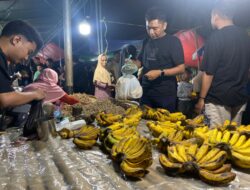 Antusias Pedagang Warnai Tradisi Malam Qunut di Batudaa