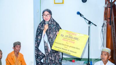 Wabup Gorontalo Utara Serahkan Bantuan Rp10 Juta saat Safari Ramadan di Katialada