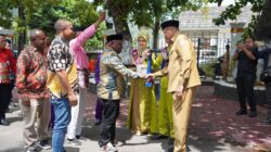 Pertama Kali ke Gorontalo, Menham RI Natalius Pigai Disambut Adat Mopotilolo