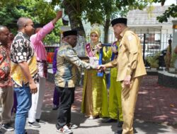 Pertama Kali ke Gorontalo, Menham RI Natalius Pigai Disambut Adat Mopotilolo