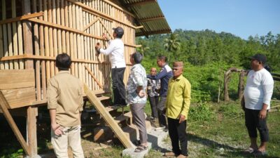 Thariq Modanggu Turun Langsung ke Kandang, Soroti Detail Penentu Kualitas Ternak di Desa Windu