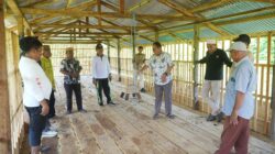 Thariq Modanggu Turun Langsung ke Kandang, Soroti Detail Penentu Kualitas Ternak di Desa Windu