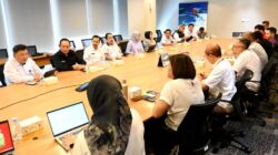 Gubernur Gusnar Ismail Lobi Air Asia Buka Rute Penerbangan ke Gorontalo