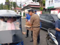 Satpol PP–Damkar Kotamobagu Bagi 100 Paket Takjil, Perkuat Kepedulian di Bulan Ramadhan
