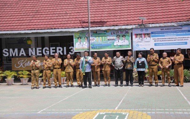 Gubernur Sulut Tinjau Program Pendidikan dan Serahkan Bantuan di Kotamobagu