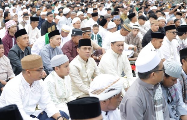 Ribuan Warga Padati Alun-alun Kotamobagu, Sholat Idulfitri Berlangsung Khidmat dan Tertib