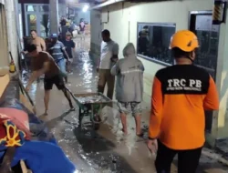 BPBD Kota Gorontalo dan Warga Bersinergi Pulihkan Rumah Warga Terdampak Banjir Bandang di Dembe I