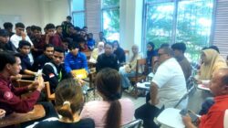 Gaya Dialogis Eduart Wolok, Duduk Bersama Mahasiswa FIS Demi Kenyamanan Kampus