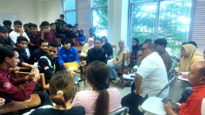 Gaya Dialogis Eduart Wolok, Duduk Bersama Mahasiswa FIS Demi Kenyamanan Kampus