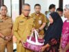 Respons Cepat Kebakaran Wumialo, Sekda Ismail Madjid Turun Langsung Salurkan Bantuan