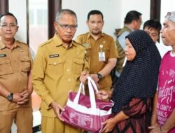 Respons Cepat Kebakaran Wumialo, Sekda Ismail Madjid Turun Langsung Salurkan Bantuan