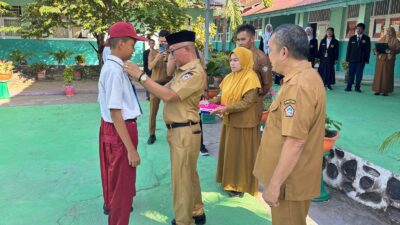Wabup Iwan Sambut Langsung Kehadiran Murid Baru SDN 01 Marisa