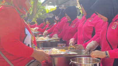 Tak Hanya Gelar Upacara, Polda Gorontalo Bagikan 1.000 Paket Makanan Gratis di Hari Bhayangkara ke-80