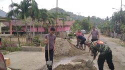 Masuki Hari Kesembilan, Kekompakan Brimob dan Warga Isimu Raya Perbaiki Jalan Terus Terjaga