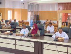 Tangis Ibu Erni Iringi Penyampaian Aduan di RDPU DPRD Gorut