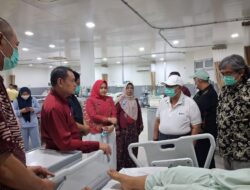 Jenguk Korban Penikaman, Adhan Dambea Kecam Kekerasan dalam Rumah Tangga