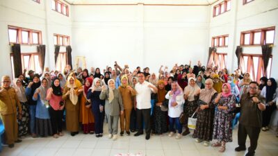 Wagub Idah Serahkan Bantuan Produksi Rp262,5 Juta untuk 105 UMKM Gorut