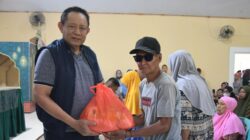 Hujan Turun di Bone Pesisir Saat Gusnar Ismail Salurkan Bantuan Sembako