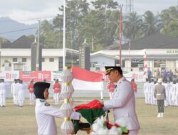 Rendy Mangkat Pimpin Penurunan Sang Merah Putih, Paskibraka Kotamobagu Tuntaskan Tugas